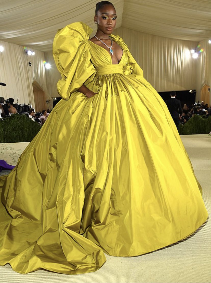 sociallybrit's tweet photo. Ok but why aren’t we talking more about this look from @Normani #MetGala2021 https://t.co/6oTLAkOOZb