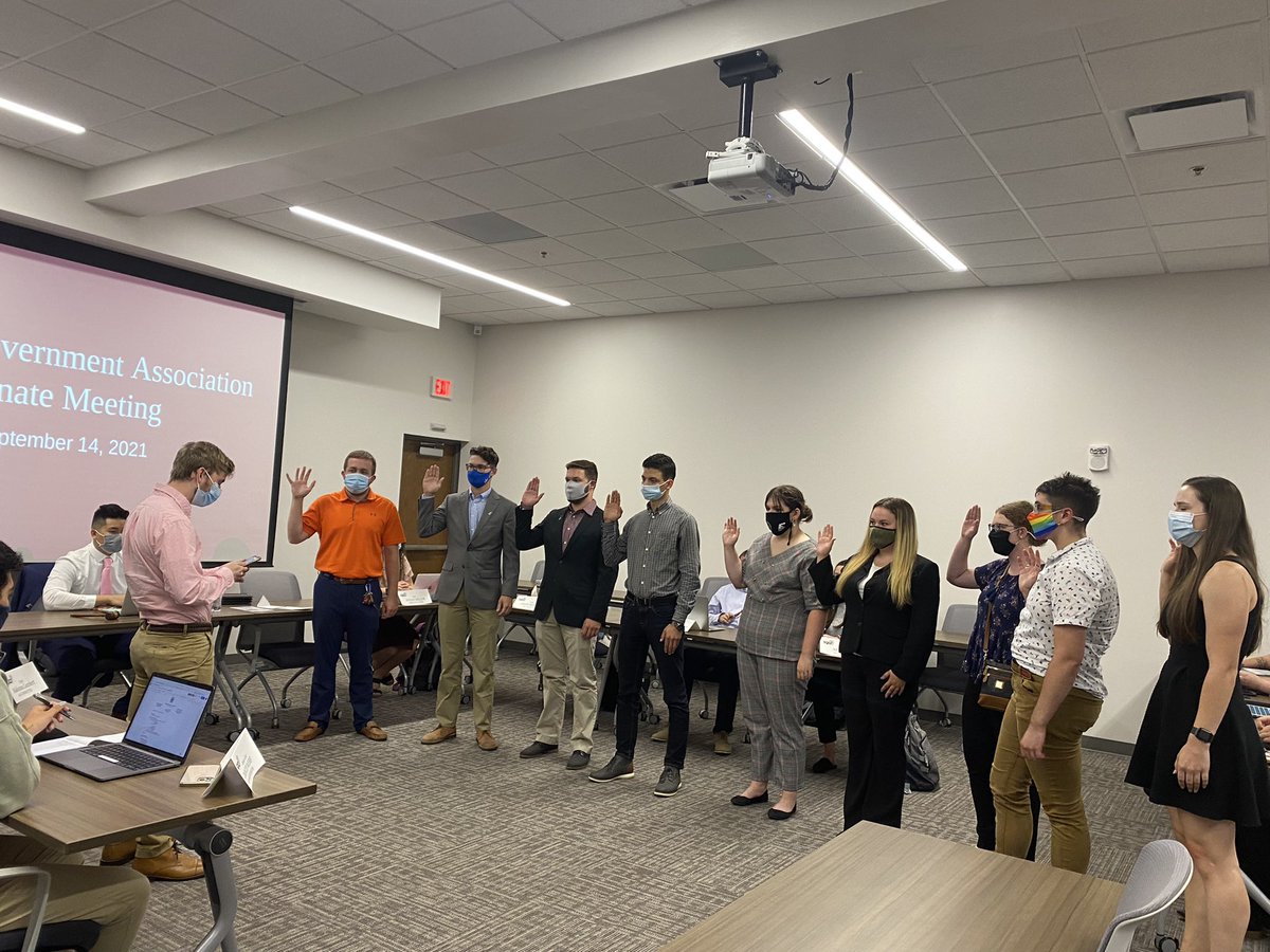 Congratulations to all of the newly elected student senators who were sworn in this evening! Let’s roll 😎 <a href="/EKU_SGA/">EKU SGA</a>