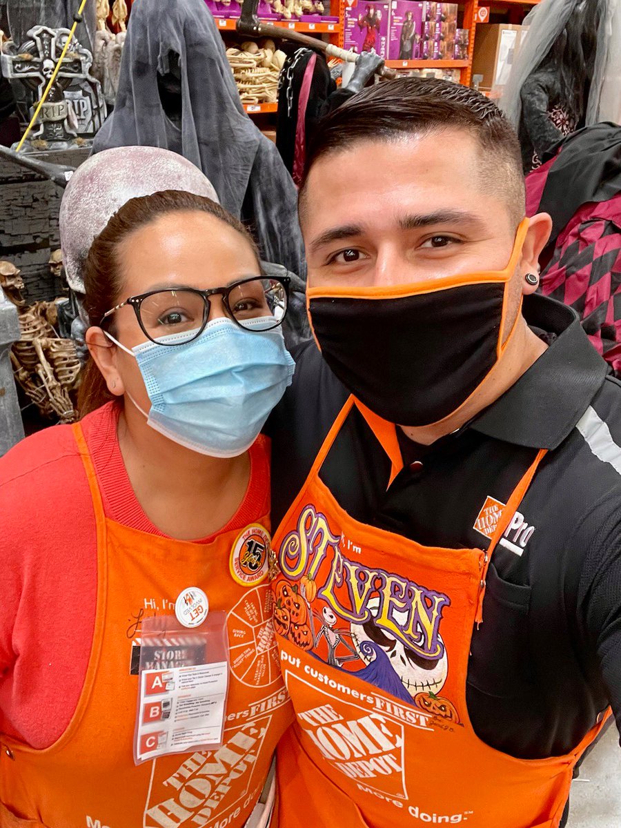 Steven_Z_HR's tweet photo. Always a great time to reconnect, collaborate and give back to the community. Thank you @letycruz31 for everything. Your leadership is inspiring and you have an awesome store! #TheHomeDepot #myTHDhr #HomeDepotPro #THDPro #ONEHomeDepot https://t.co/d8tNUhac8Q