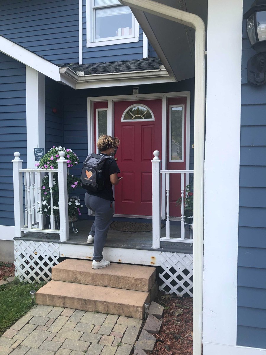 GetVaccinatedCT's tweet photo. Team Waterbury knocking on doors and spreading the word about how easy it is to #GetVaccinatedCT! https://t.co/ktAgVipVV6