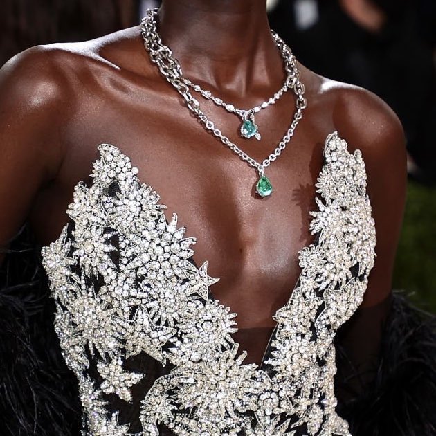 badestoutfit's tweet photo. met gala details https://t.co/1UuxyTX2ad
