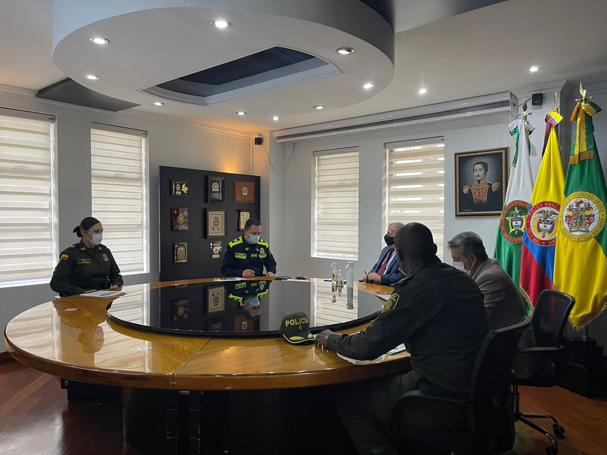 EscuelaDCadetes's tweet photo. La @EscuelaDCadetes recibió la visita del señor Edwin David Kaiser Coordinador de ICD-INL de la Embajada de los EE.UU y el señor Coronel (RA) Clodomiro Barón asesor de la Policía para ICD-INL, se les expuso la oferta académica y los proyectos que tiene la Alma Mater. https://t.co/eQCp0KKTPG