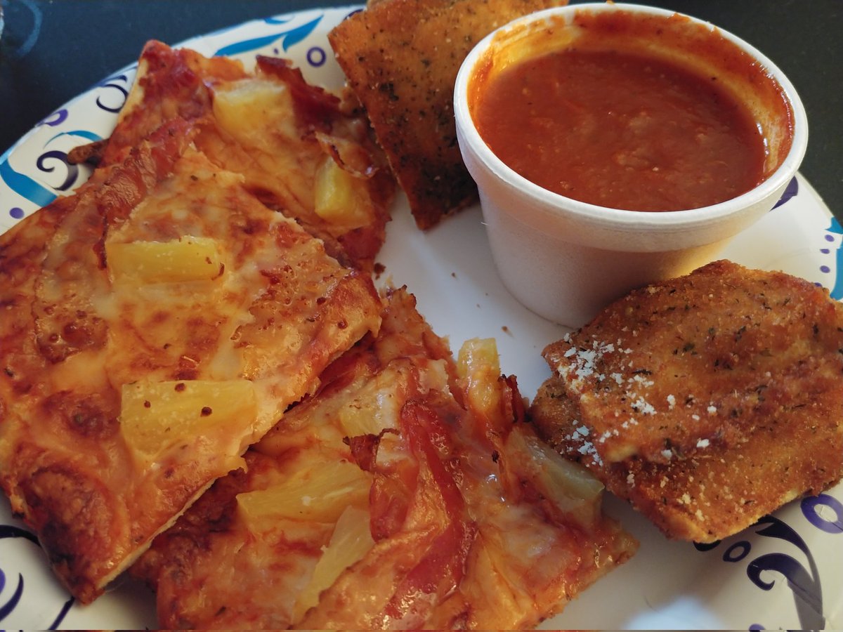 Wolverine4263's tweet photo. I'm getting minor jaw surgery tomorrow so the last couple days I've been splurging on meals #STL style. It'll be soft foods for three months starting tomorrow. Wish me luck with the surgery!
#stackedstl #imos https://t.co/4BpgY6doFu
