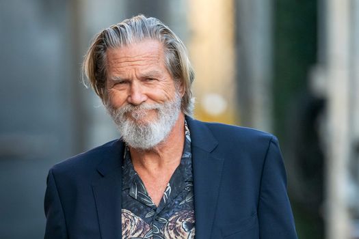 WebMD's tweet photo. Actor Jeff Bridges announced that his lymphoma is in remission and that he is feeling better after contracting COVID-19, and said the virus made his cancer “look like a piece of cake.” https://t.co/o8BgEntbWY https://t.co/VP56WMdt7t
