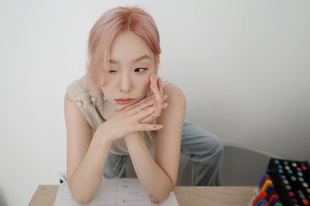 diary_ling's tweet photo. เตรียมซักผ้าตากเลยนะ 
เพราะ แดดดีมาก 
#TAEYEON #taeyeon_ss #SNSD #girlsgenertion https://t.co/swoaxInoih