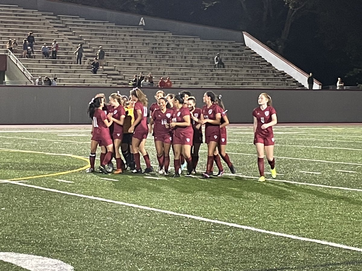 _LHSAthletics's tweet photo. Great game!!!! @_LHSAthletics 3 ⁦@dracutmiddies⁩ 1 #GirlsSoccer https://t.co/nNcCsKXmvR