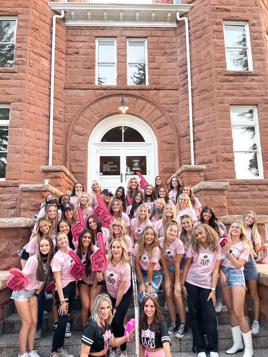 NAUAlphaPhi's tweet photo. WE GOT A REALLY BIG TEAM!!!💞🙌🏼⚡️🔒 We love all of you SO much and we’re so thrilled to have you home. PC ‘21, welcome to the Ivy League… ⚡️⚡️⚡️ #naualphaphi #teamaphi #nau25 https://t.co/4c7DtAdNR5