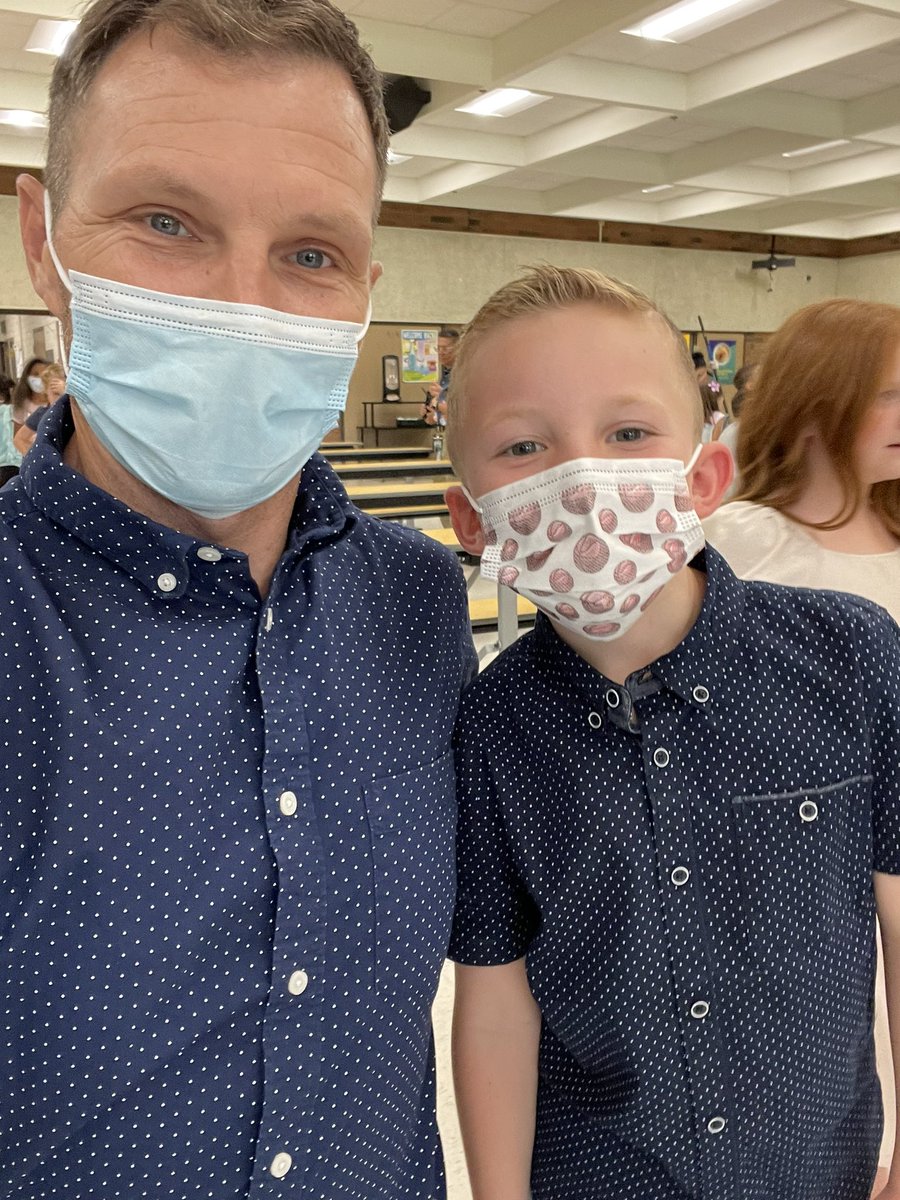 themrtut's tweet image. Sometimes you are twinning with students on Picture day. #growwga