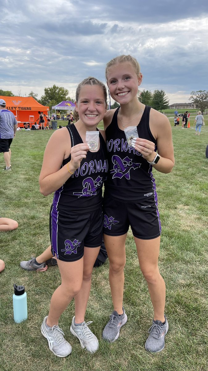 WarriorRunning's tweet photo. Stellar Performances by our JV Ladies today at the WDM Valley Meet!  JV Medalists are:  Emily Bellizzi (13th), Andie Davitt (14th), Raegan Levi (16th), and Brooke Seeley (17th). https://t.co/htuSqQuhpt