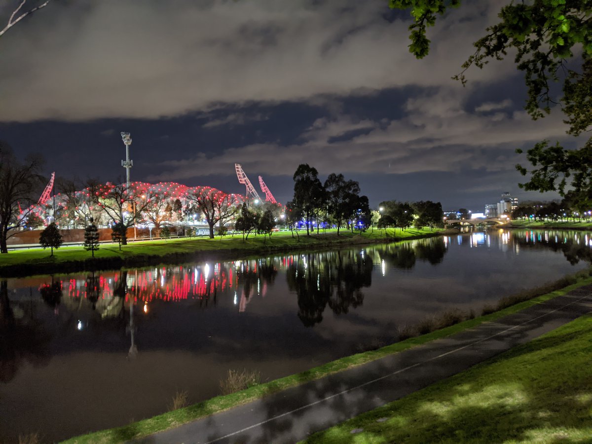 Beautiful views of AAMI Park Stadium last night lit up in red for #GivewithHeartDay! 💕<a href="/heartfoundation/">Heart Foundation</a> <a href="/AAMIPark/">AAMI Park</a>