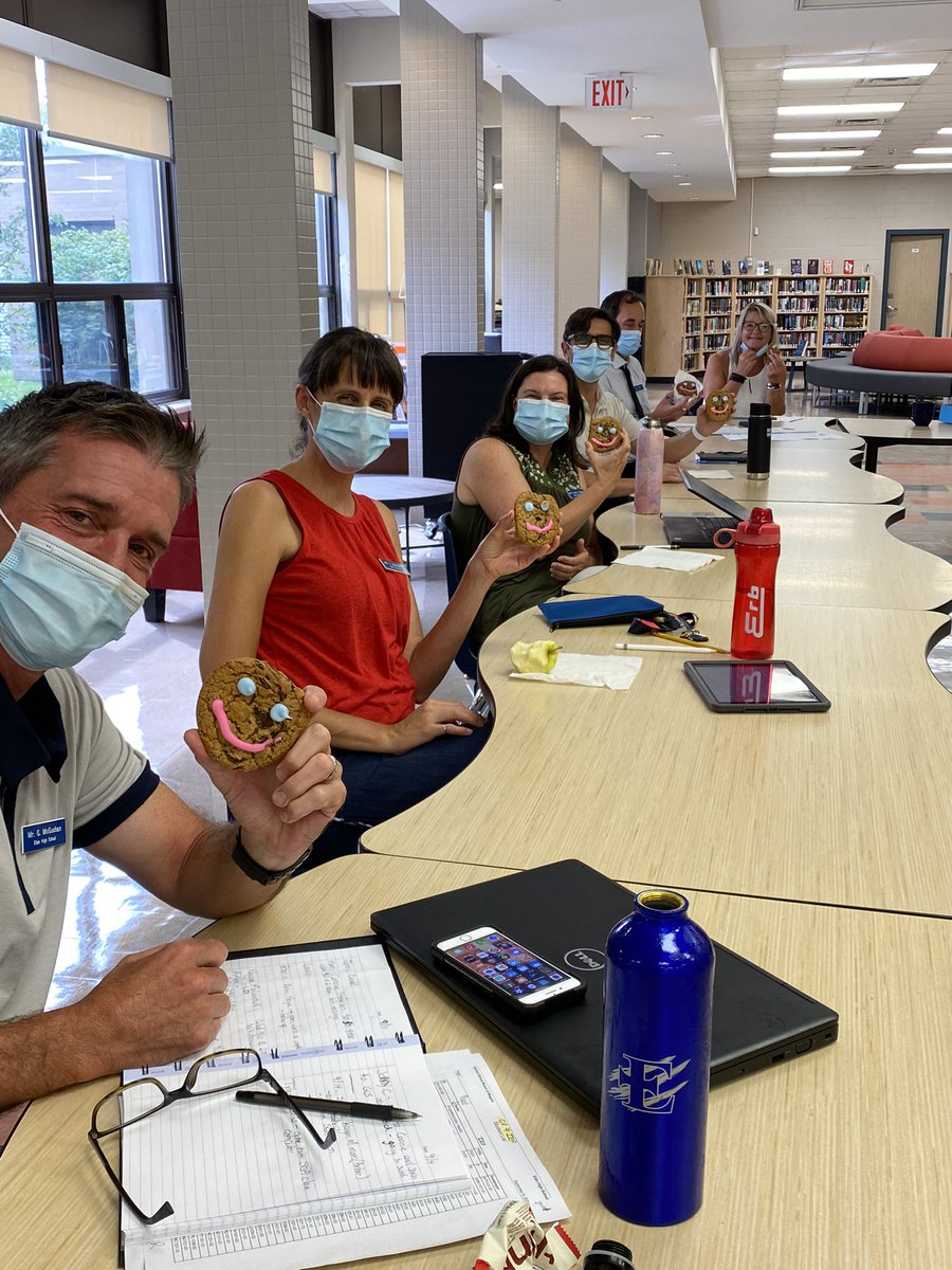 EdenHighDSBN's tweet image. Eden’s Program Leaders had a chance to meet each other today for the first time in months. I know they were all smiling under their masks. #SmileCookies #greatplansahead #programplanning #greatminds #worktogether