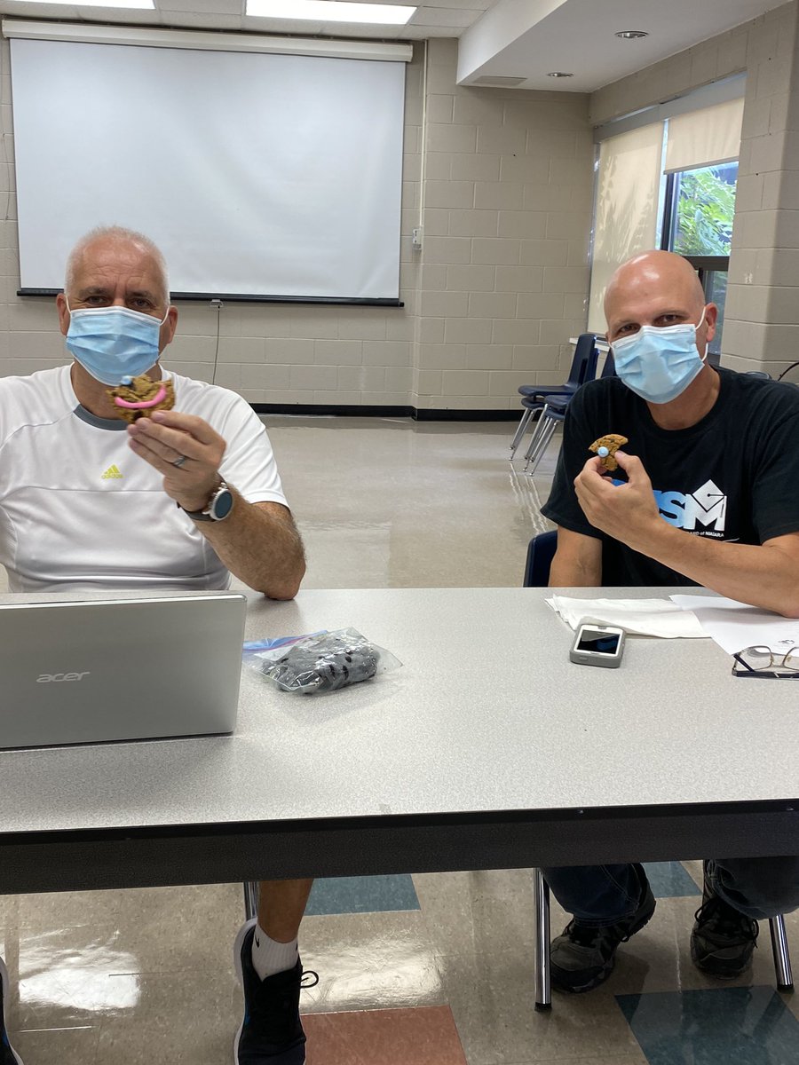 EdenHighDSBN's tweet image. Eden’s Program Leaders had a chance to meet each other today for the first time in months. I know they were all smiling under their masks. #SmileCookies #greatplansahead #programplanning #greatminds #worktogether