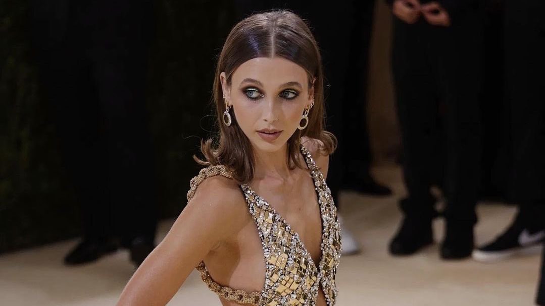 lilmoopsboiis's tweet photo. me watching emma chamberlain in 2017 vs me watching emma chamberlain at the met gala. nothing has changed. https://t.co/53dU6Rf5k8