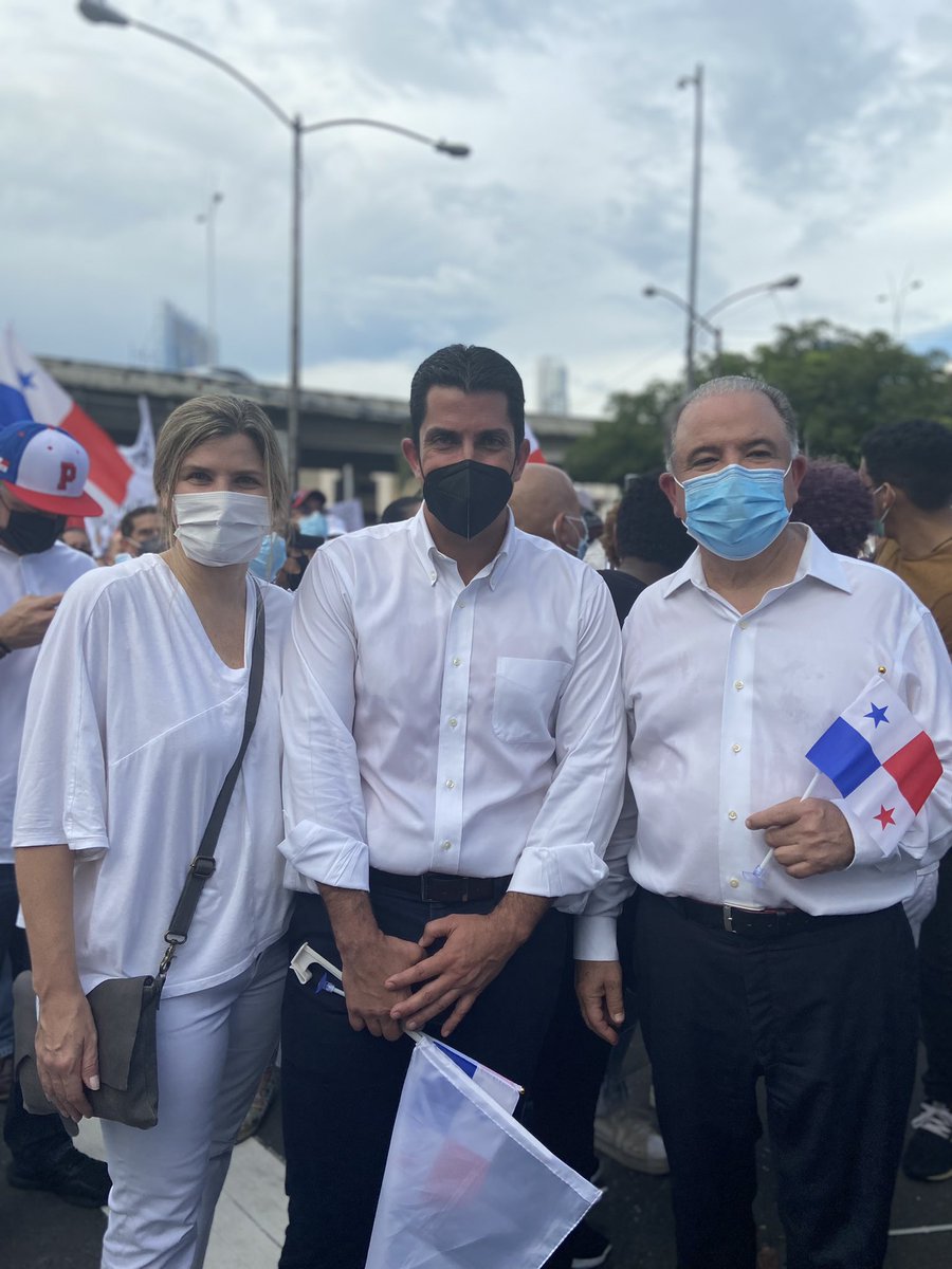 Como ente que cree firmemente y promueve un libre mercado y la libre concurrencia en el marco de un sistema democrático, la CCIAP decidió apoyar y participar de la vigilia ciudadana convocada durante esta tarde. La Democracia es asunto de todos <a href="/jricazac/">Jose Ramón Icaza Clément</a> <a href="/yeyobarria/">Aurelio Barria</a>