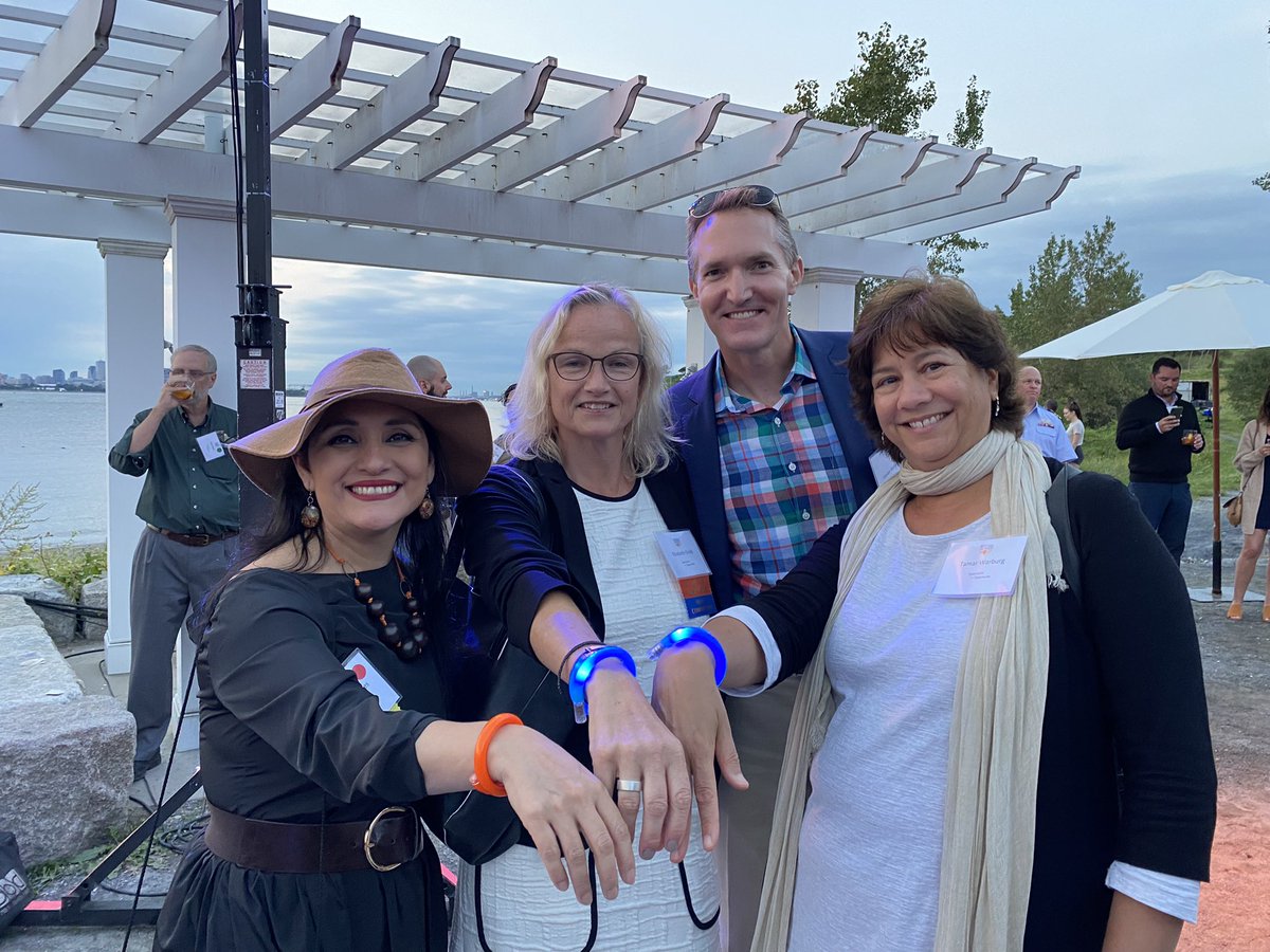Veronicarobles's tweet photo. Super happy and honored to be part of the hosting committee of #spectacleonspectacle #BostonHarborNow’s premier fundraising event. Please make a donation. https://t.co/HfiXL9Yee0 https://t.co/LnhYt0L2id