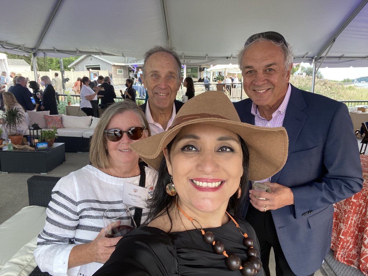 Veronicarobles's tweet photo. Super happy and honored to be part of the hosting committee of #spectacleonspectacle #BostonHarborNow’s premier fundraising event. Please make a donation. https://t.co/HfiXL9Yee0 https://t.co/LnhYt0L2id