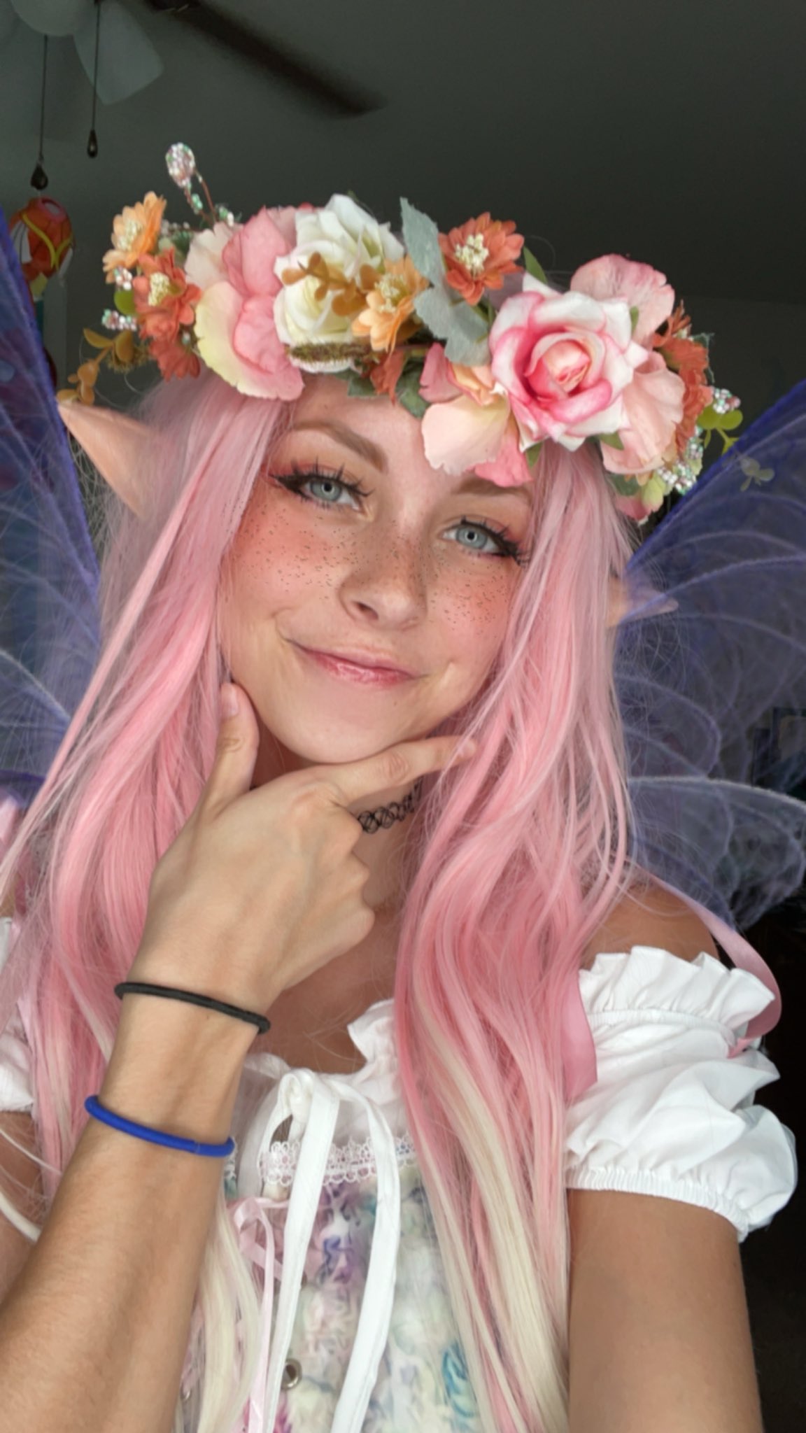 Ajdbdkabxksks this fairy wing filter 🧚‍♀️#fairy https://t.co/vgUMw21JEc