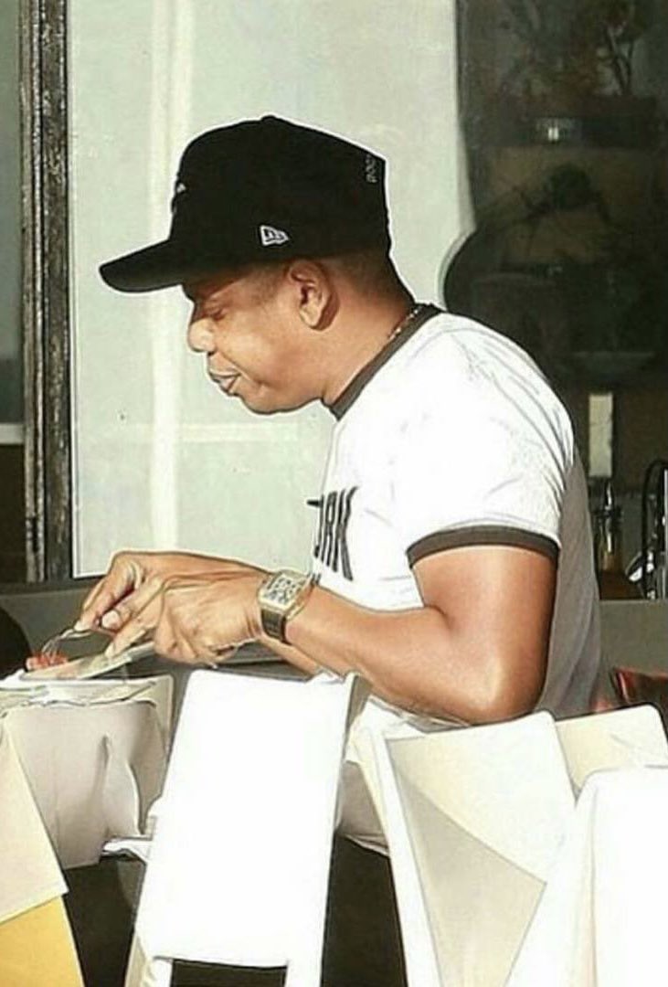 ___inCANdescent's tweet photo. One thing about me, imma go eat by myself https://t.co/WBaO2MSqj2