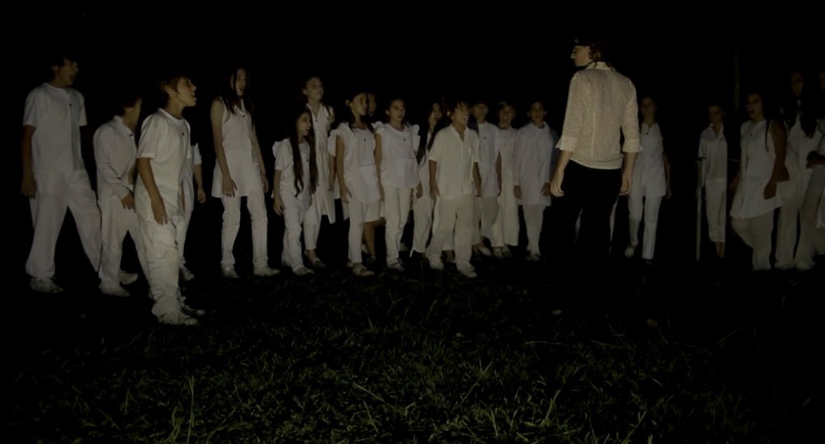 GenreFilmAddict's tweet image. Limbo/Children of the Night (2014) is a fascinating vampire tale from Argentina, its ideas towering over its budget/direction. Part Nightbreed, part Neverland, part Let The Right One In, exploring the rites and trials of a child vampire colony in surreal, playful, gory fashion