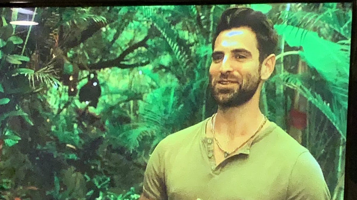 Who in the chicken legs is this????

 #BachelorinParadise