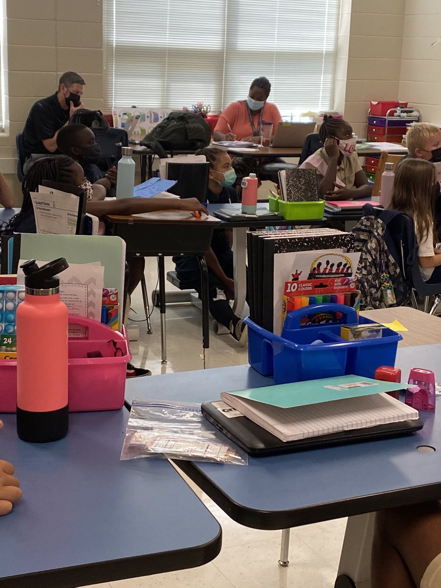 4th grade taking on molecular biology and understanding food and the benefits of vitamins, minerals, and exercise. Thank you <a href="/arom07/">Jake Claver, QFOP</a> and <a href="/cmspe225/">Keith Kraemer</a> for talking the talk and walking the walk with our students these last couple days. <a href="/KSkeewee90/">Karen Sanders</a> #ReturnofthePack