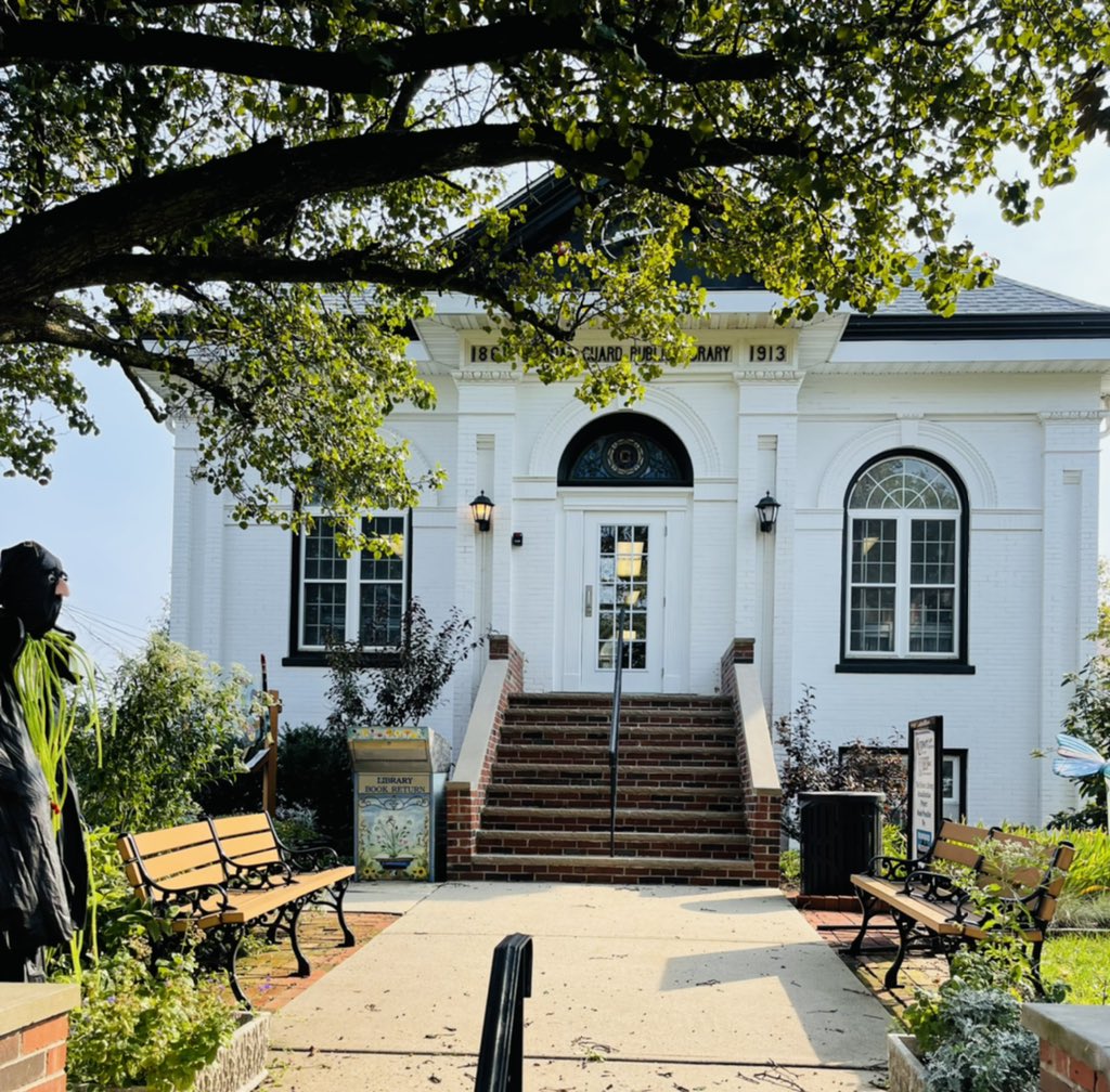 KSD_Curriculum's tweet image. The @keyportlibrary is a treasure trove for our students @KeyportSchools! Great adventures await within the stacks! Be sure to visit soon! #RedRaidersRock #librarynooks  #calmingspace #readingadventures #❤️🤍