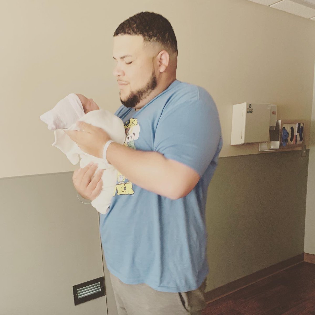 coachapatterson's tweet photo. Welcome our handsome baby boy,
Andre Cai Patterson III Aka (Tre) to the world! My wife was an honest to god super star through the whole labor! ⭐️ We are beyond excited to start this new journey as his parents.
Momma and Daddy love you! 💜💜💜
#Babynumber1 👶🏽 #ThePattersons https://t.co/v0MrzT97wf