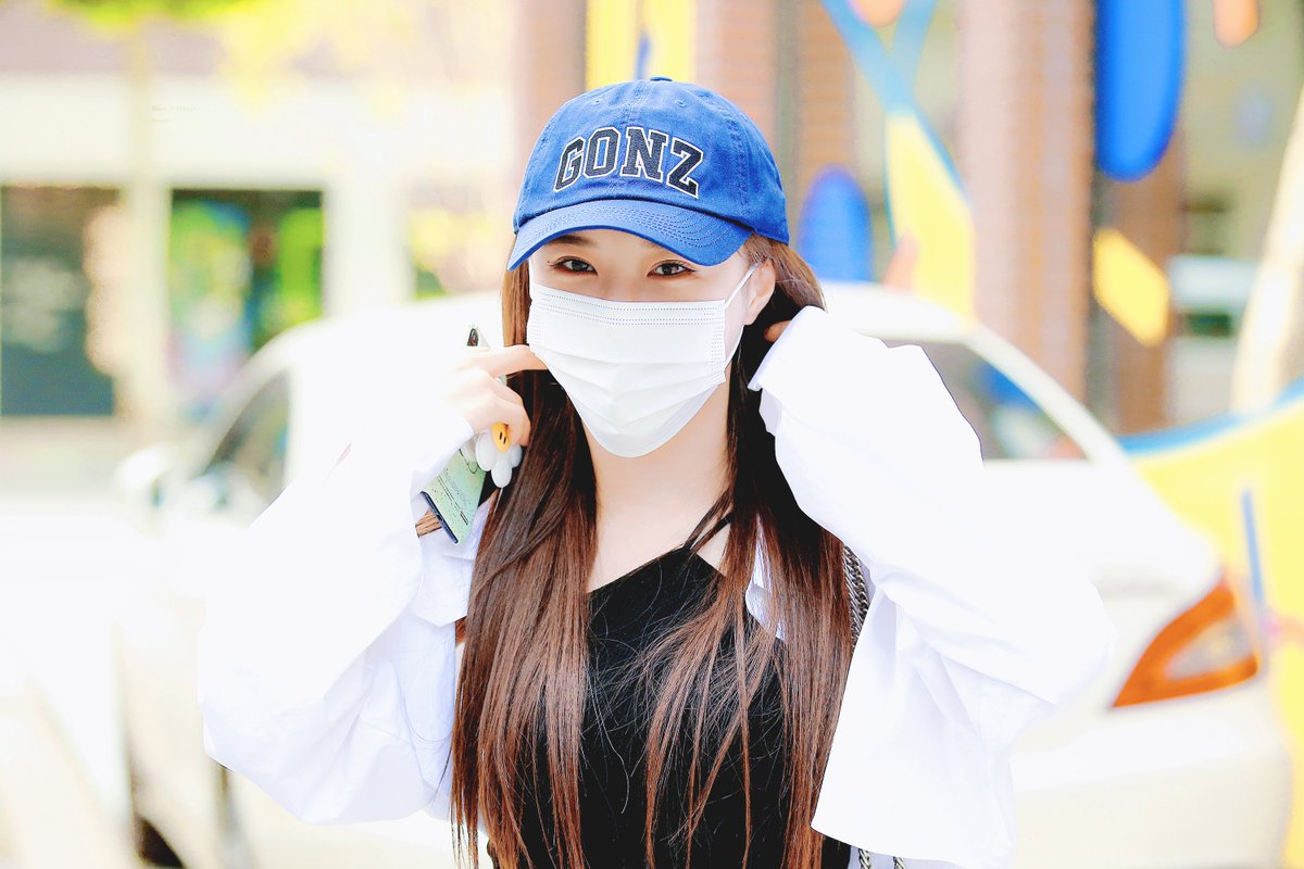 bluewhite97's tweet photo. 생일 축하해🎂💙
#Rozalin #로잘린 https://t.co/6G4rwp05Qi