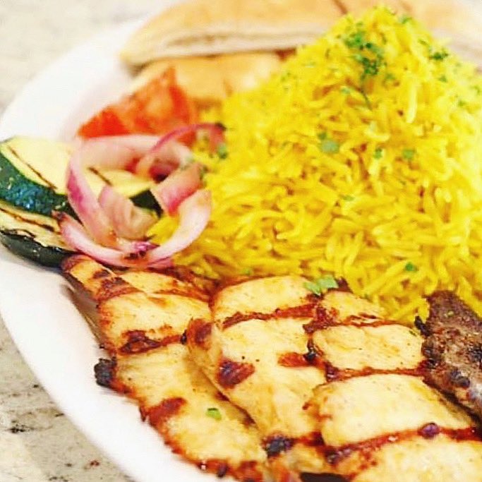 Have our delicious Mediterranean cuisine delivered to your door on #grubhubchicago 🍽 #tastytuesday #pitaparlor 
.
.
.
#pitaparlorlogansquare #pitaparlorcatering #pitaparlorfeast #pitaparlorchicago #chicagofoodscene #chicagofoodauthority #chicagofood #chicagorestaurant