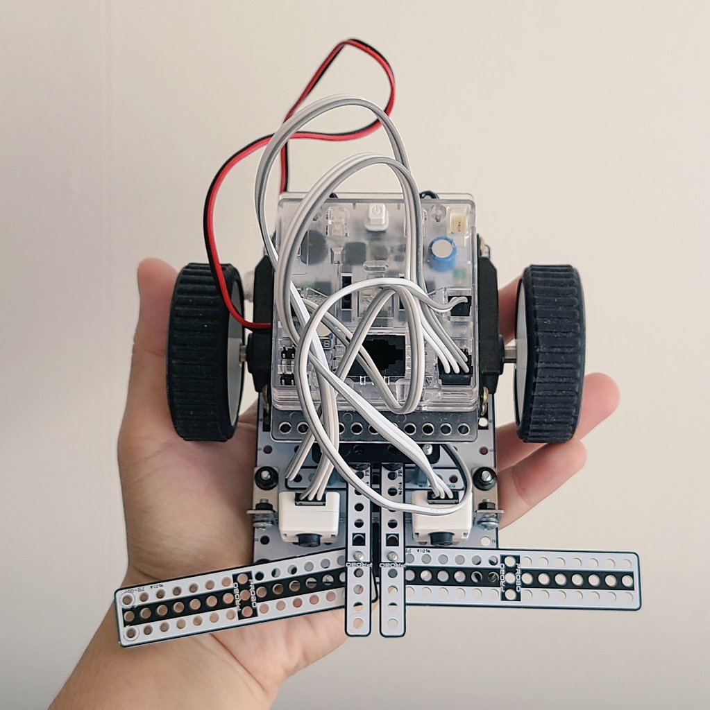 coreanol_'s tweet photo. El último robot que armó mi 👦🏻, es un "bumper car", en 🇵🇪 le decimos "carro chocón". En 🇰🇷 dependiendo del cole, pueden llevar clases de robótica desde el 1er grado de primaria.

#peruanaenCorea #vidaenCorea https://t.co/7Tf28PKOxH