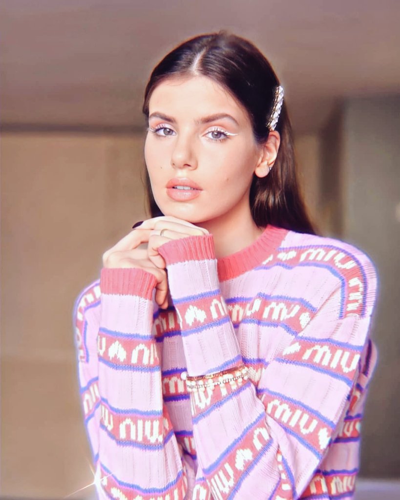 ⠀⠀⠀⠀⠀⠀⠀⠀⠀❪ 🎀🍾 ❫ ⋰ ⋰ ⋰ 𝐓 𝐖 𝐈 𝐓 𝐓 𝐄 𝐑
⠀⠀⠀⠀⠀⠀⠀⠀ ◖———◉ 𝒏𝒆𝒘 𝒕𝒘𝒆𝒆𝒕 .ᐟ

⠀⠀⠀⠀⠀⠀ ⠀⌗ ↷ @𝑏𝑦𝑃𝑜𝑙𝑒𝑛

Corazones de melocotón: mientras Lucita y Nubecitas juegan. Lu-Lu y yo nos ponemos al día. 

Aunque estoy mocosita pero ya estoy mejor.