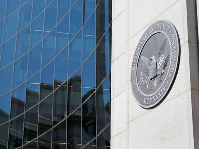 CoinDesk's tweet photo. .@Fidelity urged @SECgov to approve its fund by citing increased investor interest in crypto and a rising number of investors holding bitcoin.

@Sebsinclair1989 reports.

https://t.co/KK0GBi5L4t https://t.co/ciywZPoi27