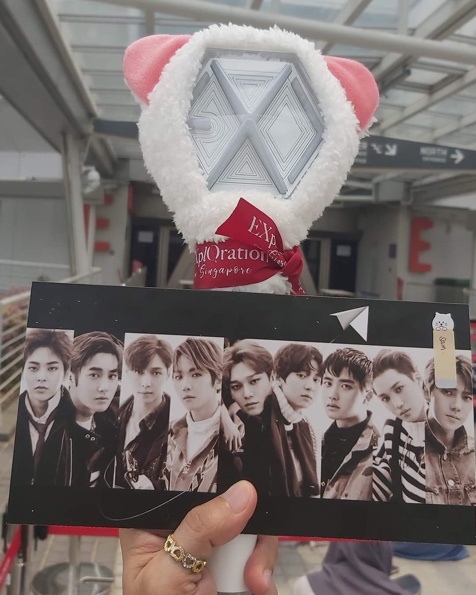 kai_my24's tweet photo. It's  been 2 years now! my first EXO concert 
someday we will meet again @weareoneEXO
#EXplOrationinSingapore  #EXplOrationinSG  #EXOinSG @B_hundred_Hyun @layzhang https://t.co/8KqzodeKqw