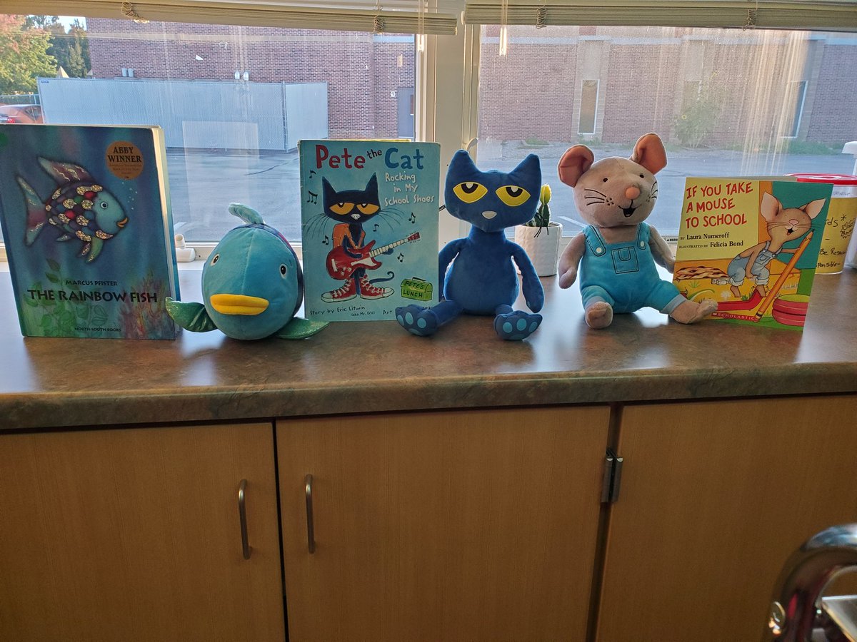 molpatterson33's tweet photo. Books come to life with a plush friend! 📚 #gotrhpride @RH_Elementary #Ilovetoread https://t.co/6rTfnqKm2J