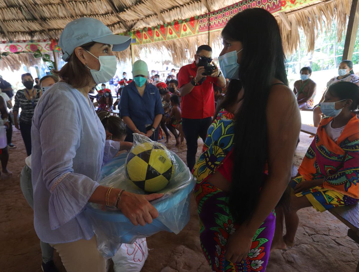 yazcortizo's tweet image. Estuve visitando la bellísima comunidad indígena Parará Purú, en el corregimiento de Caimitillo, para realizar una gira de asistencia social, en beneficio de más de 160 familias. Hicimos entrega de bolsas de comida, leches, colchonetas, kits escolares y de cocina.