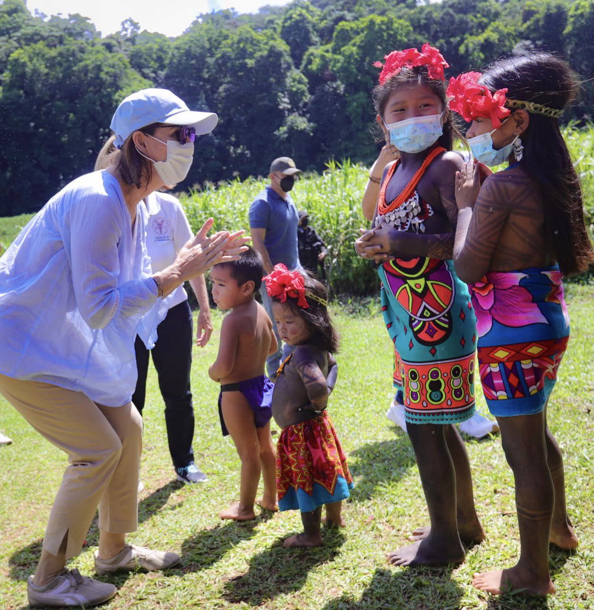 yazcortizo's tweet image. Estuve visitando la bellísima comunidad indígena Parará Purú, en el corregimiento de Caimitillo, para realizar una gira de asistencia social, en beneficio de más de 160 familias. Hicimos entrega de bolsas de comida, leches, colchonetas, kits escolares y de cocina.