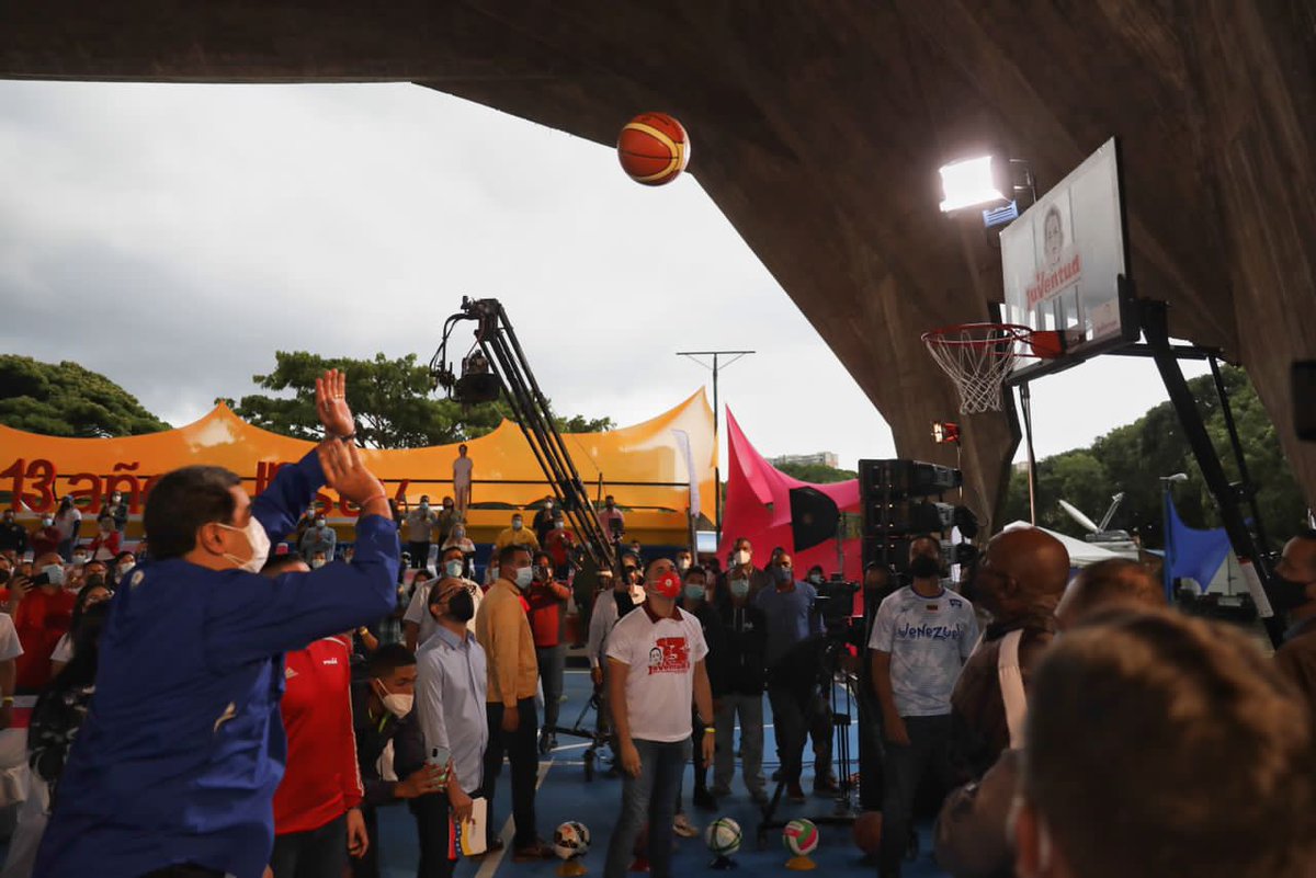 Celebramos a lo grande los 13 años de la <a href="/JuventudPSUV/">Juventud PSUV</a>, que es decir, Patria joven, sueños y esperanzas, es decir siglo XXI en marcha, independiente y soberano, en el que nuestro Comandante Chávez recuperó la Patria libre y hermosa. ¡Viva la Juventud Venezolana!