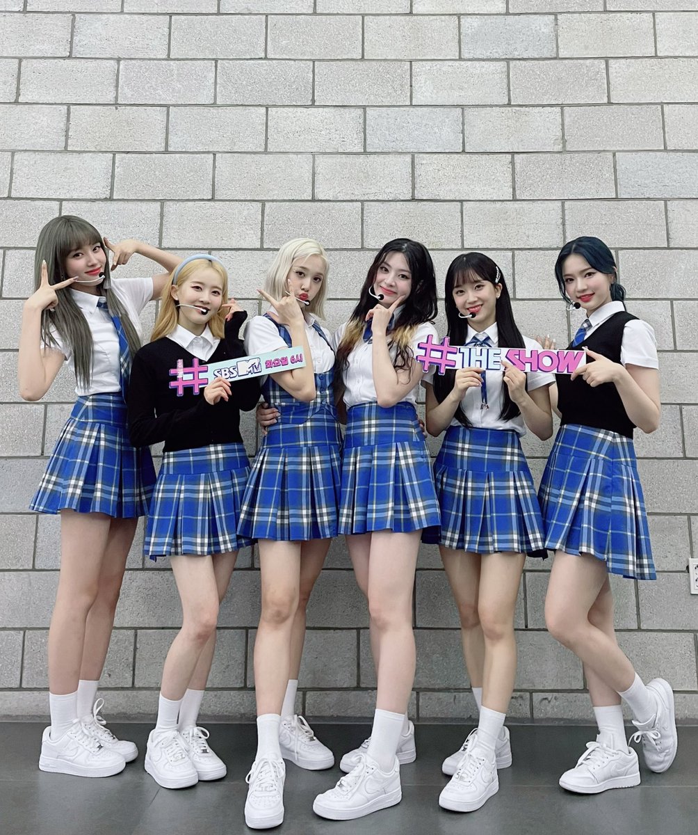 gomdorisa's tweet photo. Taking some group pictures as per usual, this is definitely our iconic school girl era. We were born ready to snatch our first trophy today. Fingers crossed. 🤞 https://t.co/81op62hPWZ