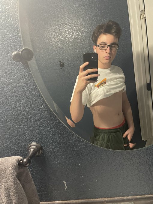 I am starving after a long day at work, anyone wanna grab some food? https://t.co/KvK8caJMvv