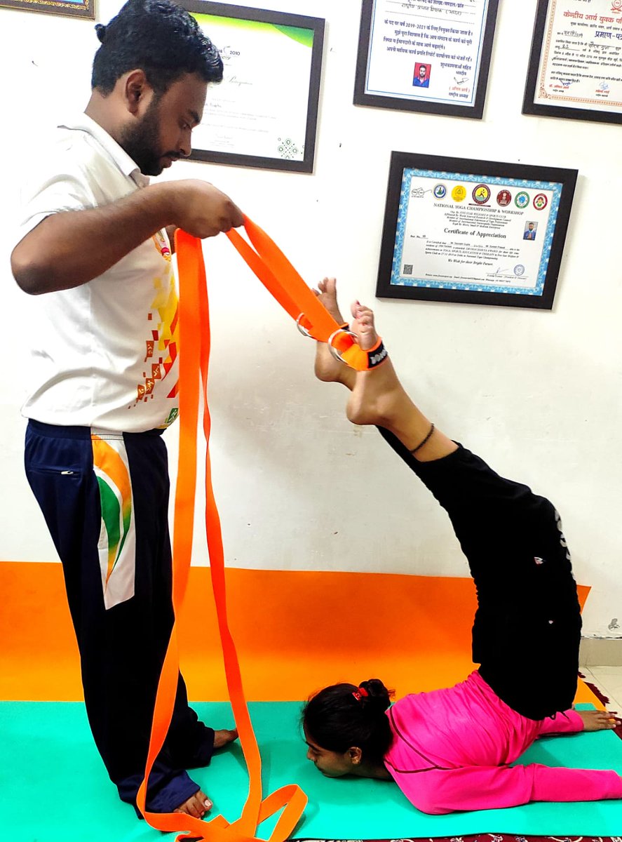 YogsthalI's tweet photo. Yoga does not change the way we see things, it transforms the person who sees.
@YogsthalI
@skmyoga
#yoga #yogagirl #yogateacher #yogaprectice #yogalifestyle #dailyyogapractice #dailyyoga #delhiyoga #yogafit #fitnessmotivation #fitness #yogini #teacher #yigateacher  #delhincr https://t.co/AoND2uLifx
