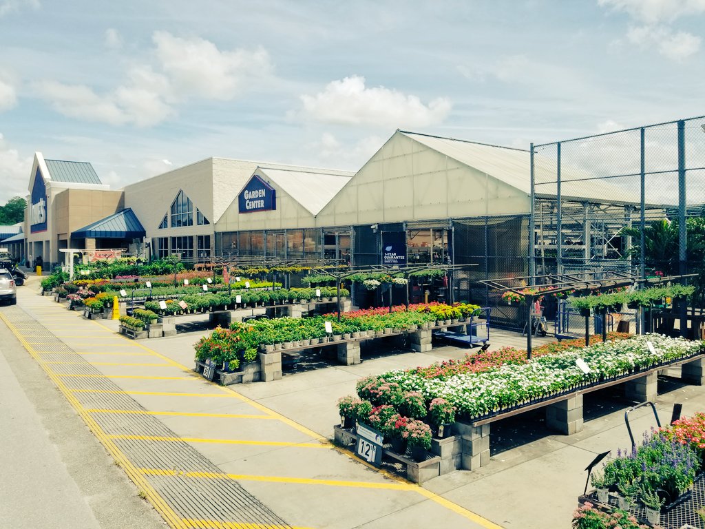 Happy Fall Ya'll🎃 Even though it was a scorching 100° 😅 today we are prepping for cooler weather in Florida! #lowes1605  @lowes Spring Hill, FL <a href="/Gardenvision1/">Gardenvision</a> <a href="/CostaFarms/">Costa Farms</a>