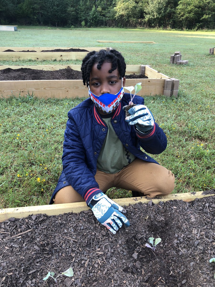 KENYAGREER14's tweet photo. Shoutout to my new garden buddy, Ashley!  @Treegrubber Our 3rd Grade Tigers @OakleyTigers are putting their NEW garden gloves to great use! We are 90% completed with our project…Thanks to you @captainplanetfd  We are so appreciative! 🌷🌸❤️ #gardenlove #FullSteamAhead https://t.co/4JaYScRDoY