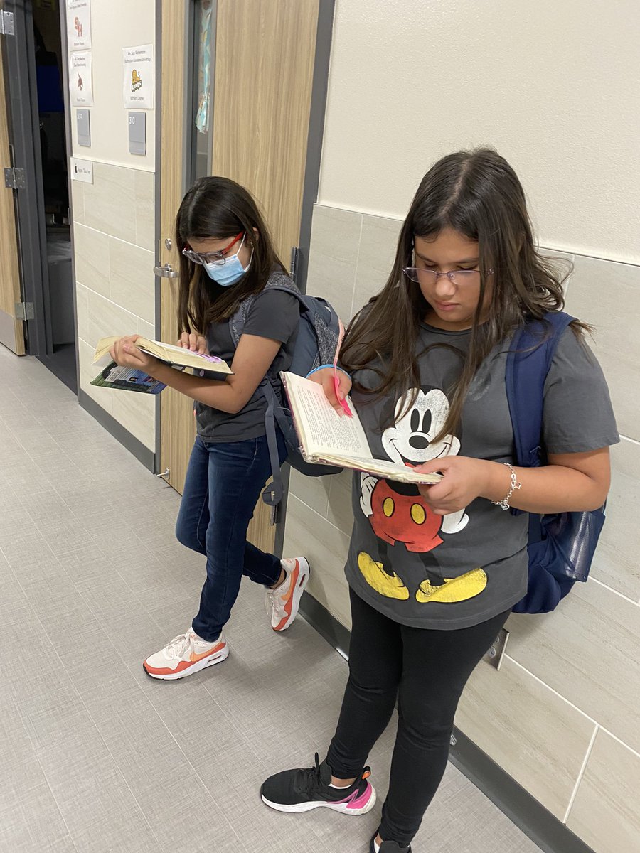 WGILibrarian's tweet photo. Caught reading in the hall! #readersareleaders  @woodgatemisd https://t.co/NeSQLPNfS3