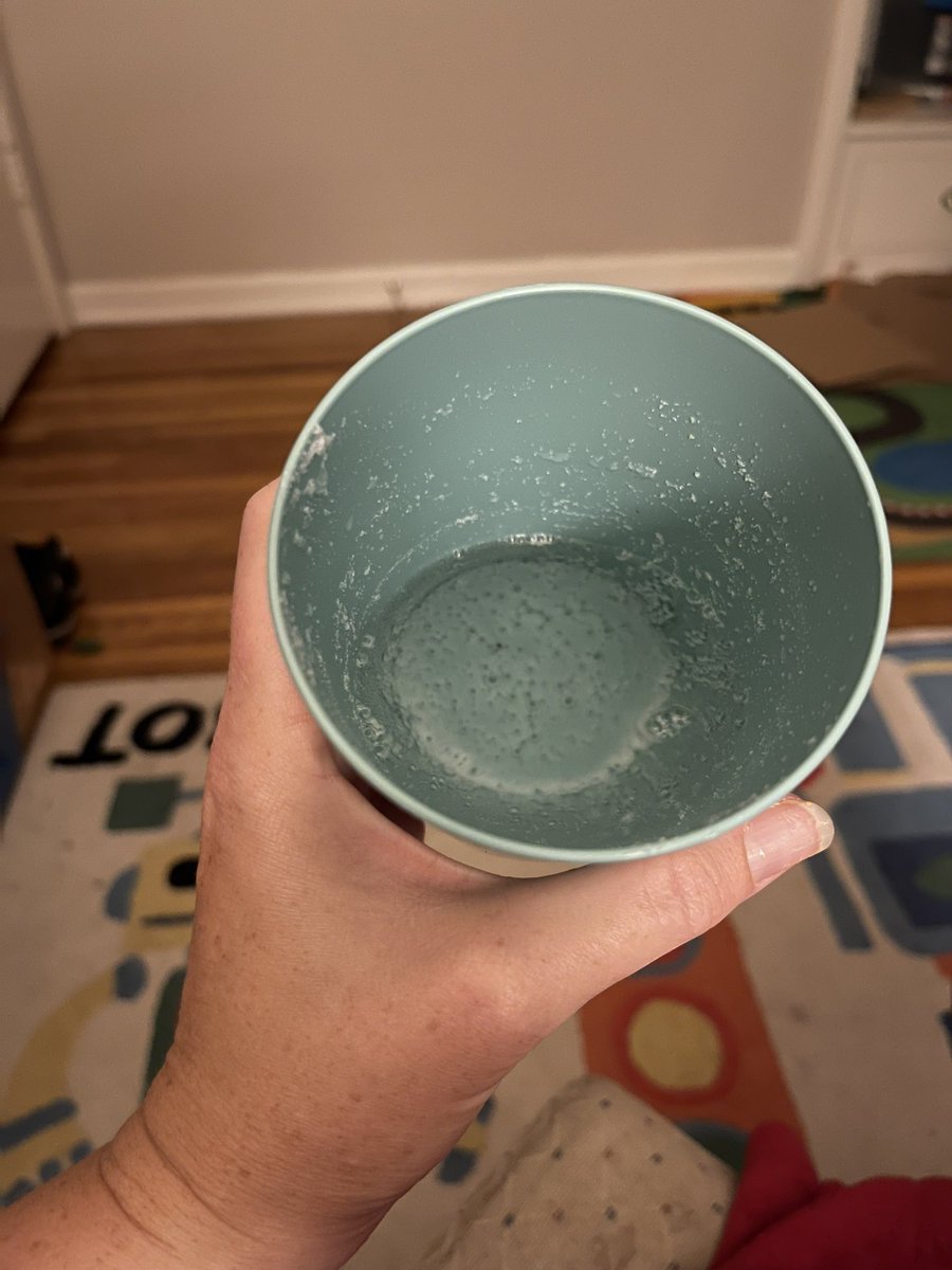 catpoland's tweet image. 6 weeks sober from alcohol today. But still need that night cap. Delicious alka seltzer really takes the edge off. 🥴 🤣 

#sober #itsgettingbetter