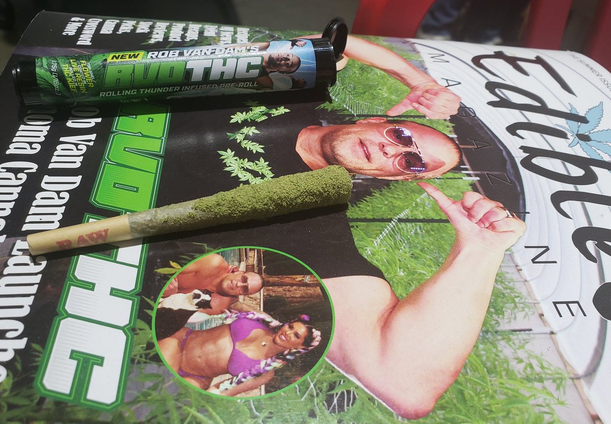 EdiblesList's tweet photo. The #RVD THC Rolling Thunder Preroll is made by using top shelf full flower in an all natural, unbleached hemp paper cone, coating it in full spectrum live resin, and dusting it with high quality kief. Available in Oklahoma dispensaries next wk! π #RVDTHC https://t.co/IRE61lHsNd https://t.co/aGYronjein