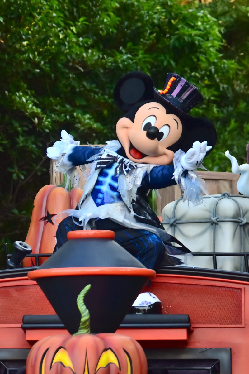 capecod_df's tweet image. スプーキーブーパレード！
マックスの位置にミッキー、新しいセリフ多めでした