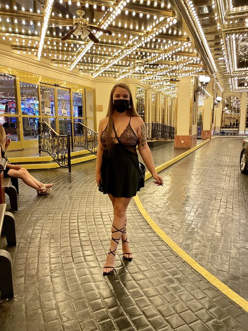 Vegas, babeeey ✨ https://t.co/VchWdf0FXz<a href="/tag/onlyfans"class="tags"><span>#onlyfans</span></a>