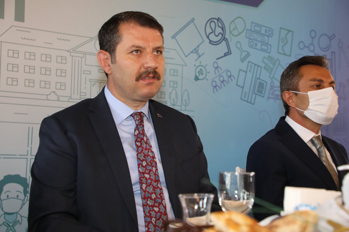 sivasvaliligi's tweet image. Ders  : Eğitim 🔔📕✏
Konu : 2022 Yılı Hedeflerimiz🎯 

Valimiz Salih Ayhan, &quot;Basınla Biz Bize&quot; programı kapsamında basın mensupları ile bir araya gelerek, ‘Sivas’ta Eğitim ve 2022 Planlaması, Hedefleri’ konusu hakkında açıklamalarda bulundu.

#Eğitim2023