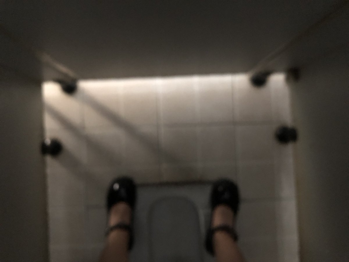 就很想 把男孩子的头放下面当坐便器🤦🏻‍♀️