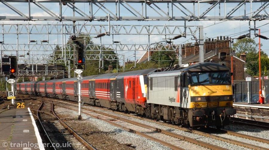 trainlogger's tweet photo. 90046.
Stafford on 24th September 2002.

#electricLoco #trains #class90 #freightliner95
https://t.co/1rvGenkr7H #trainlogger https://t.co/saCBtGSYgu